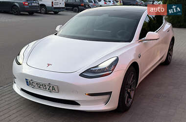 Седан Tesla Model 3 2020 в 