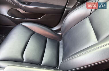 Седан Tesla Model 3 2020 в 