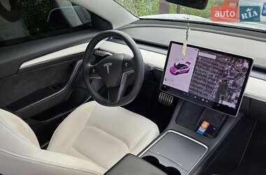 Седан Tesla Model 3 2021 в 