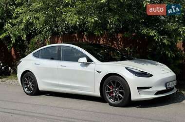 Седан Tesla Model 3 2020 в 