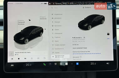 Седан Tesla Model 3 2022 в 