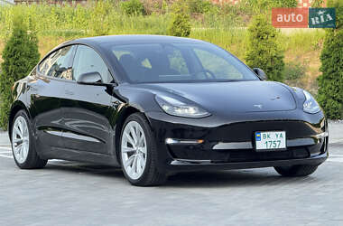 Седан Tesla Model 3 2022 в 
