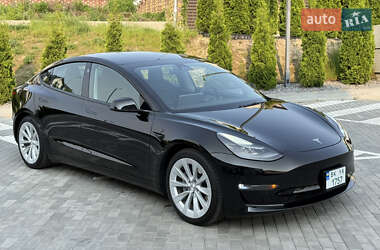 Седан Tesla Model 3 2022 в 