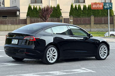 Седан Tesla Model 3 2022 в 