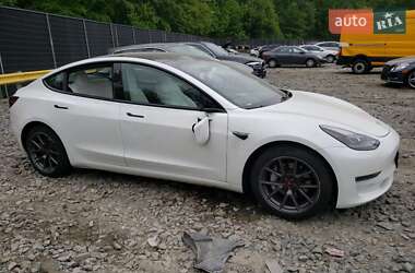 Седан Tesla Model 3 2021 в 