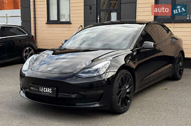 Седан Tesla Model 3 2021 в 