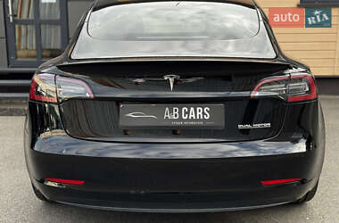 Седан Tesla Model 3 2021 в 