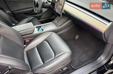 Седан Tesla Model 3 2021 в 