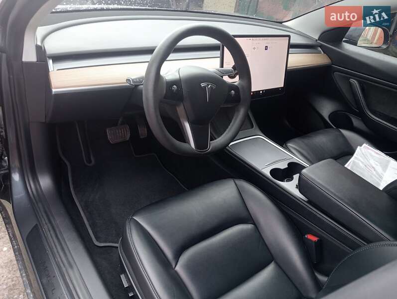 Седан Tesla Model 3 2021 в Шепетівці