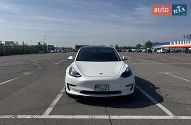 Седан Tesla Model 3 2021 в 