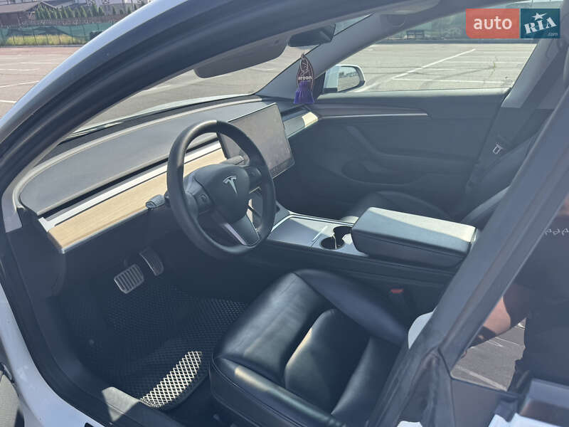 Седан Tesla Model 3 2021 в Львові