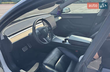 Седан Tesla Model 3 2021 в 
