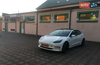 Седан Tesla Model 3 2023 в 
