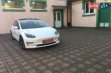 Седан Tesla Model 3 2023 в 