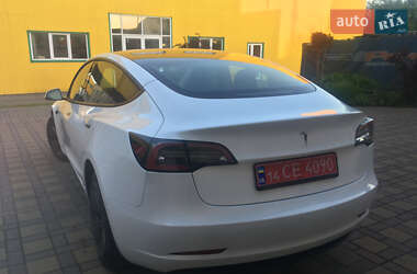 Седан Tesla Model 3 2023 в 