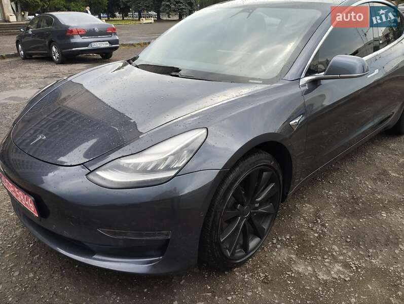 Седан Tesla Model 3 2019 в Ужгороді