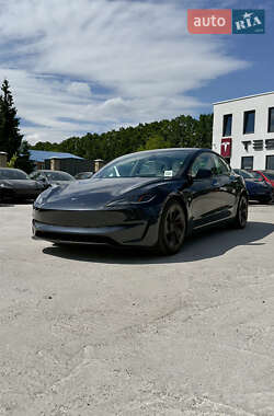 Седан Tesla Model 3 2024 в Виннице