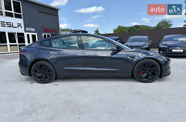 Седан Tesla Model 3 2024 в 