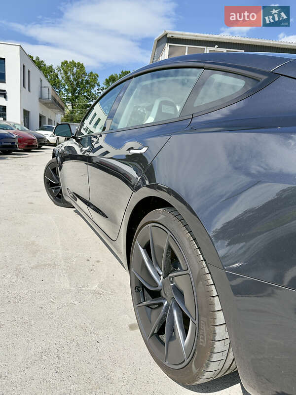 Седан Tesla Model 3 2024 в Виннице