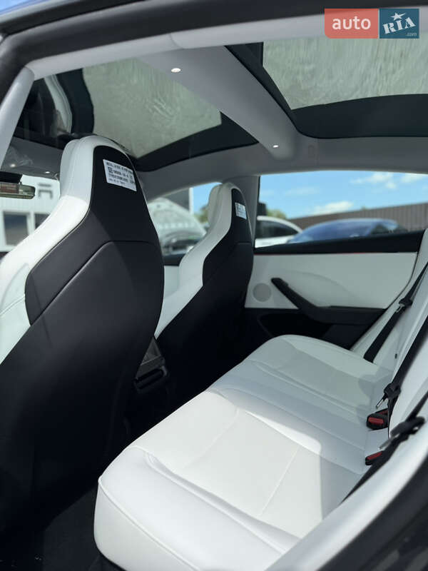 Седан Tesla Model 3 2024 в Виннице