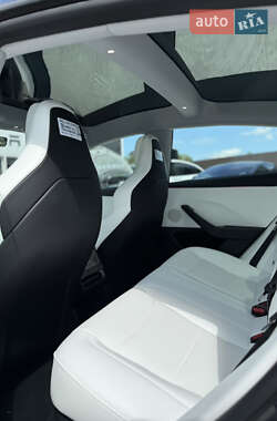 Седан Tesla Model 3 2024 в 