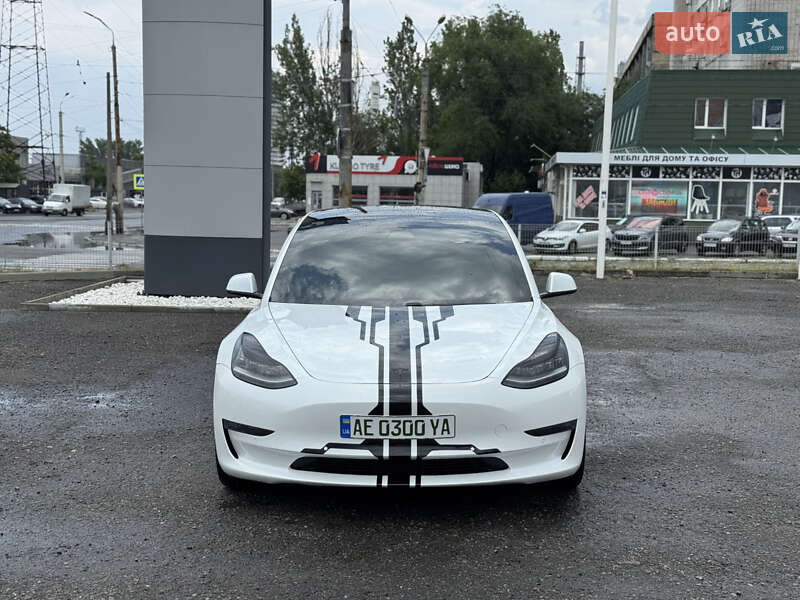 Седан Tesla Model 3 2019 в 