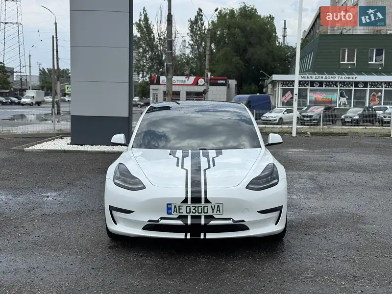Седан Tesla Model 3 2019 в 