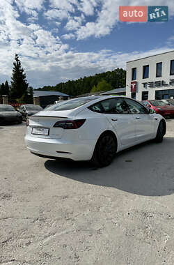 Седан Tesla Model 3 2022 в 