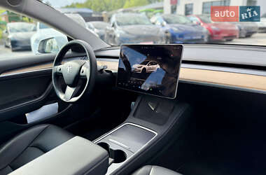 Седан Tesla Model 3 2022 в 