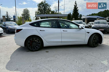 Седан Tesla Model 3 2022 в 