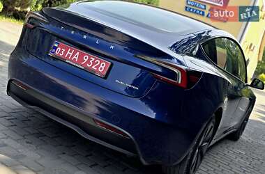 Седан Tesla Model 3 2024 в 