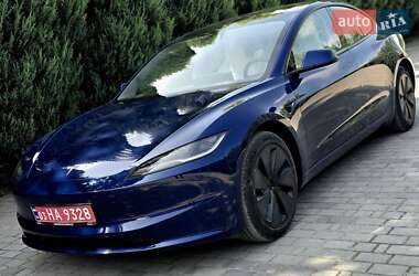 Седан Tesla Model 3 2024 в 