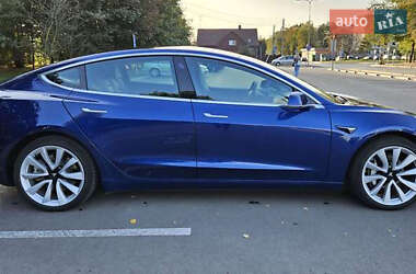 Седан Tesla Model 3 2020 в 