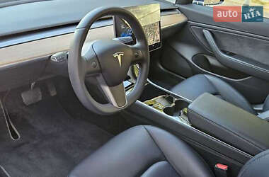 Седан Tesla Model 3 2020 в 