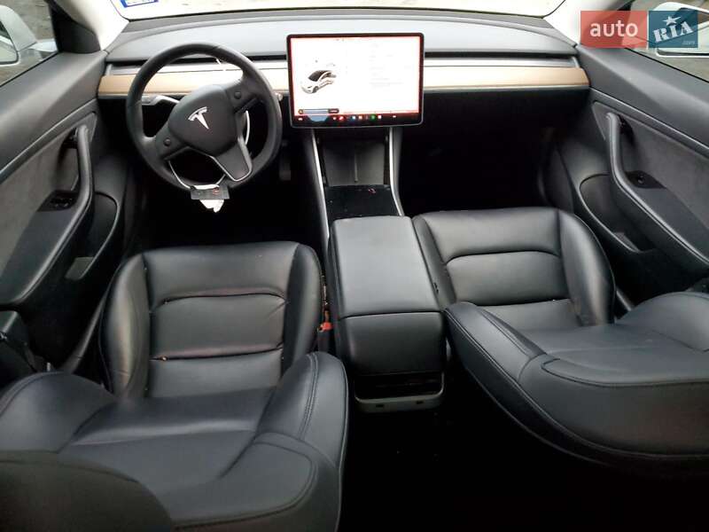 Седан Tesla Model 3 2020 в Львове