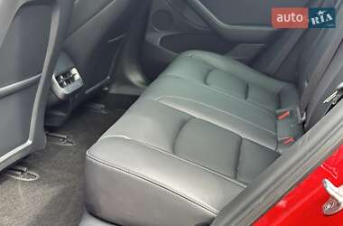 Седан Tesla Model 3 2023 в 