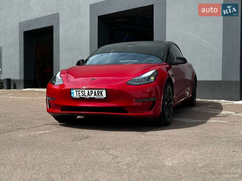 Седан Tesla Model 3 2023 в Києві