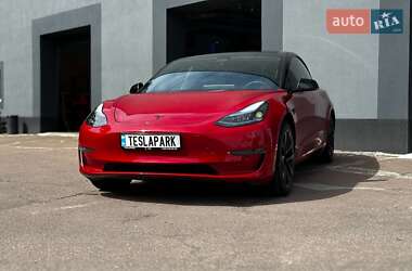 Седан Tesla Model 3 2023 в 