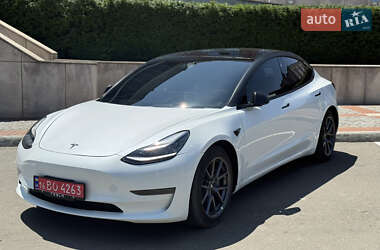 Седан Tesla Model 3 2021 в 