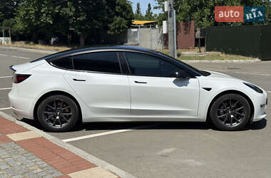 Седан Tesla Model 3 2021 в 