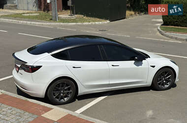 Седан Tesla Model 3 2021 в 