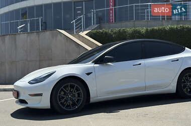 Седан Tesla Model 3 2021 в 