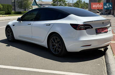 Седан Tesla Model 3 2021 в 