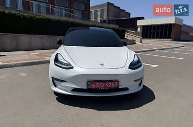 Седан Tesla Model 3 2021 в 