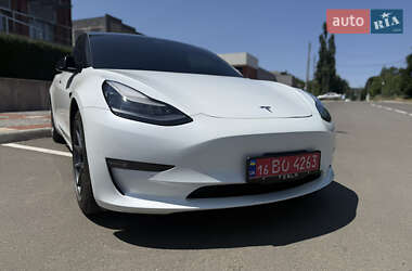 Седан Tesla Model 3 2021 в 
