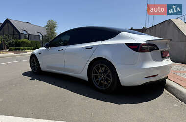 Седан Tesla Model 3 2021 в 