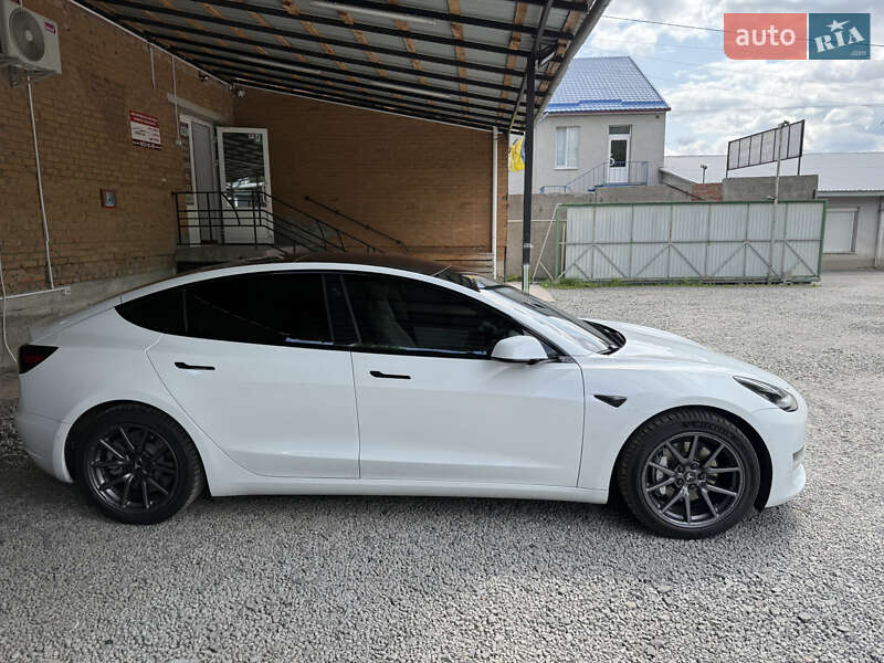 Седан Tesla Model 3 2018 в Виннице