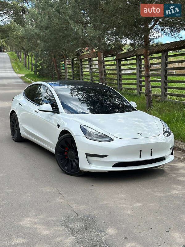 Седан Tesla Model 3 2021 в 