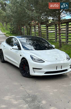 Седан Tesla Model 3 2021 в 