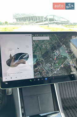 Седан Tesla Model 3 2020 в 